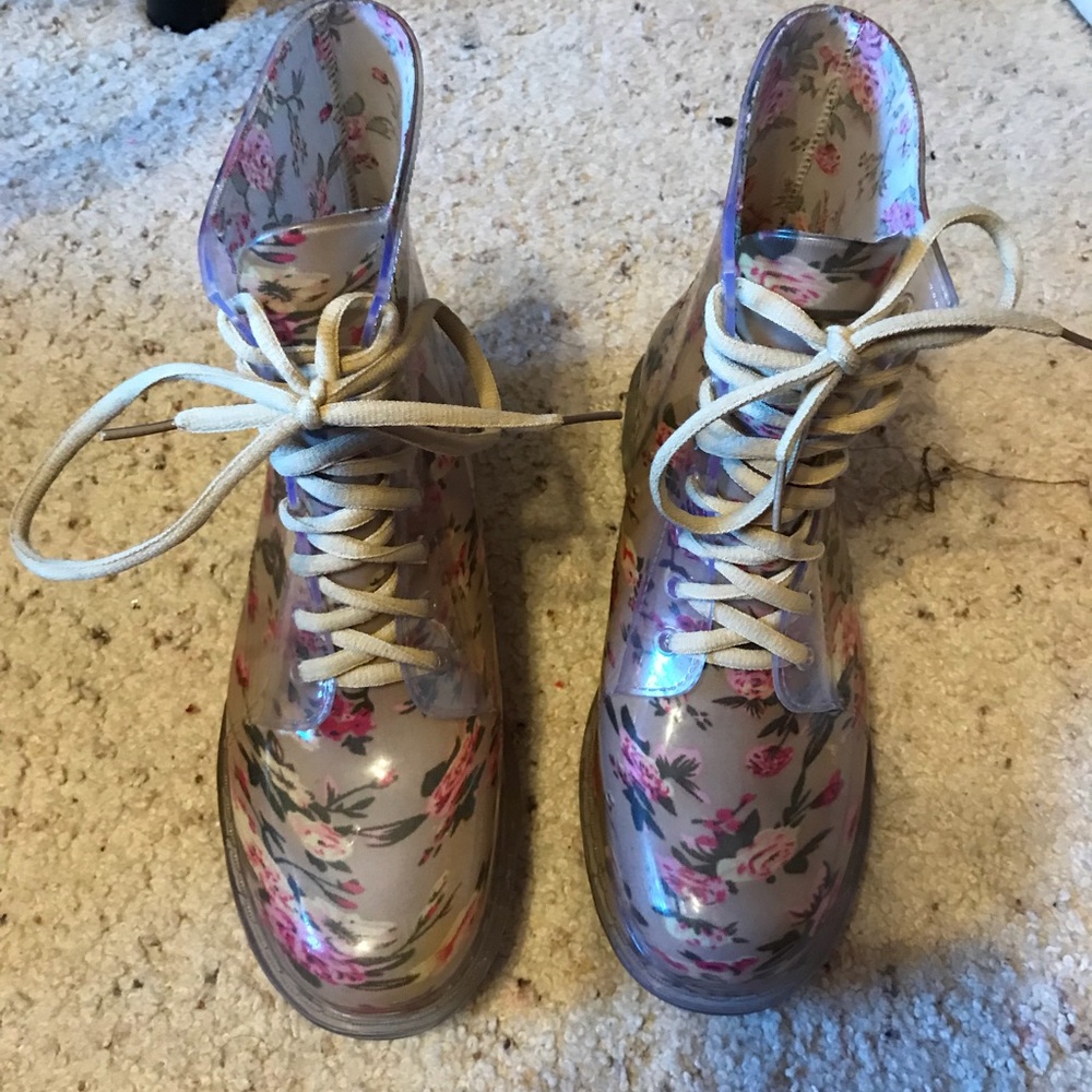 Lace-up tan and pink Floral Rain boots